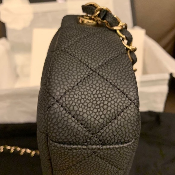 Chanel medium classic black crossbody camera bag - Picture 4 of 7